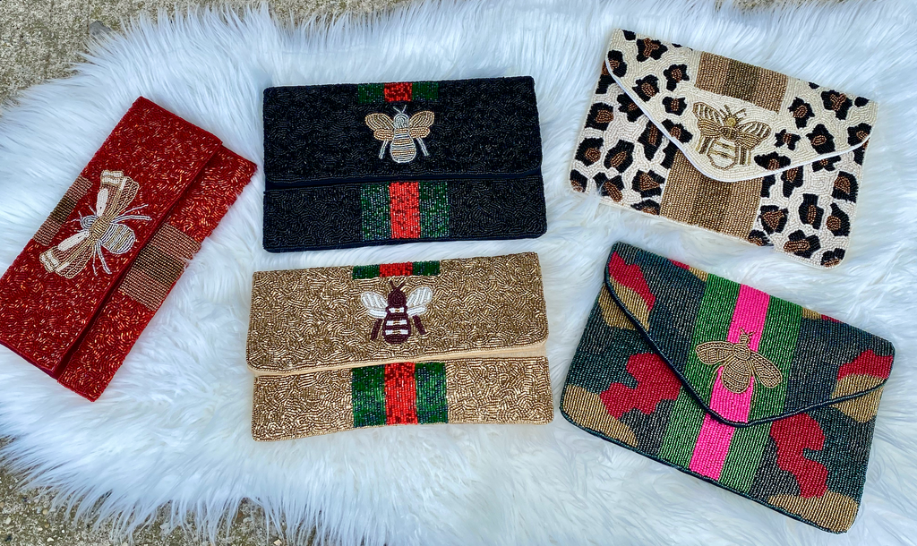 Beaded bee clutch Clearance