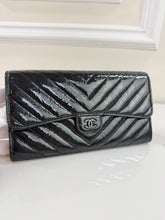 CHANEL CHEVRON QUILTED CLASIC FLAP WALLET / WOC IN BLACK AND SILVER PATENT METALLIC