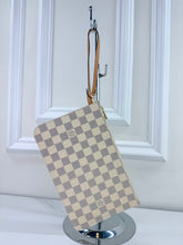 LOUIS VUITTON NEVERFULL POUCH AZUR