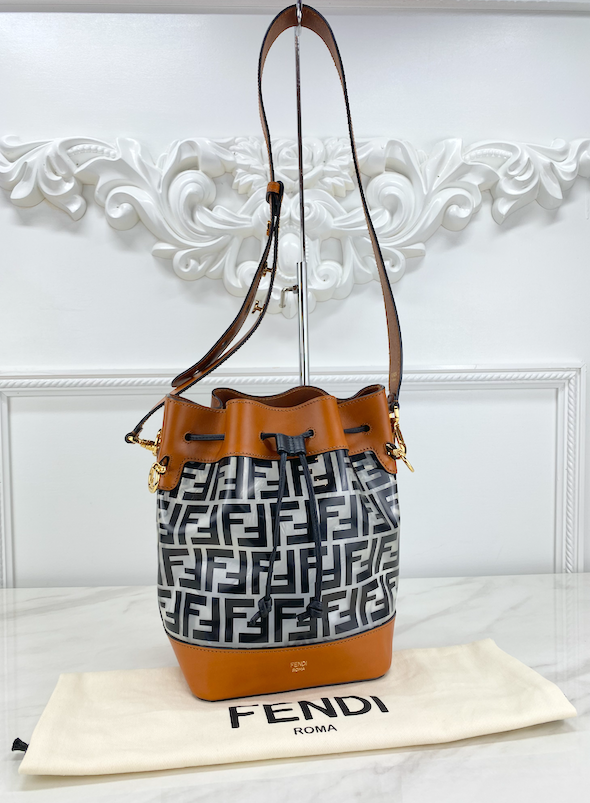 FENDI TPU FF VITELLO BUCKET BAG (LARGE)