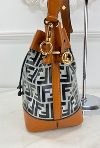 FENDI TPU FF VITELLO BUCKET BAG (LARGE)