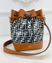 FENDI TPU FF VITELLO BUCKET BAG (LARGE)