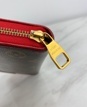 LOUIS VUITTON RETIRO ZIPPY WALLET