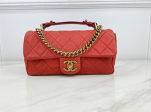 CHANEL CAVIAR QUILTED MEDIUM CHIC QUILT FLAP BAG