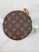 LOUIS VUITTON GIANT REVERSE MINI MONOGRAM TRIO POUCH