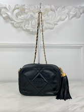 CHANEL VINTAGE CAMERA BAG (LAMBSKIN)