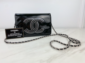 CHANEL WOC CRYSTAL PATENT - BLACK