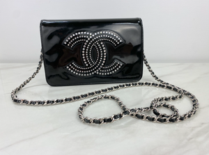 CHANEL WOC CRYSTAL PATENT - BLACK