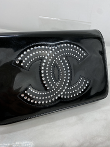 CHANEL WOC CRYSTAL PATENT - BLACK