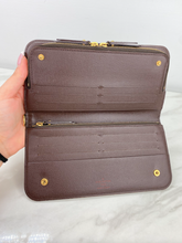 LOUIS VUITTON WALLET DE INSOLITE / WRISTLET
