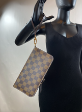 LOUIS VUITTON WALLET DE INSOLITE / WRISTLET