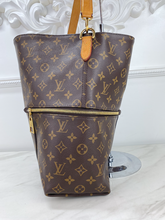 LOUIS VUITTON MELIE HOBO MONO