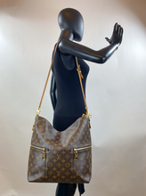 LOUIS VUITTON MELIE HOBO MONO