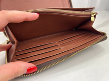LOUIS VUITTON WALLET ZIPPY ORGANIZER