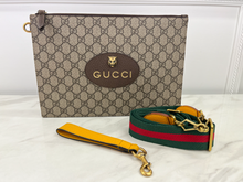 GUCCI GG SUPREME MONOGRAM NEO VINTAGE ZIP WRISTLET POUCH