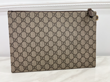GUCCI GG SUPREME MONOGRAM NEO VINTAGE ZIP WRISTLET POUCH