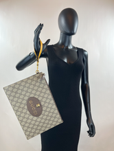 GUCCI GG SUPREME MONOGRAM NEO VINTAGE ZIP WRISTLET POUCH