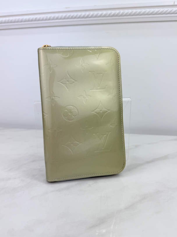 LOUIS VUITTON WALLET VERNIS ZIP (BEIGE)