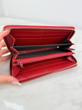 GUCCI GG MARMONT CONTINENTAL ZIP WALLET (RED)