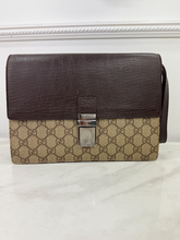 GUCCI GG SUPREME CLUTCH