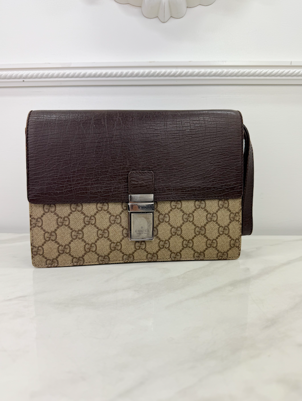 GUCCI GG SUPREME CLUTCH