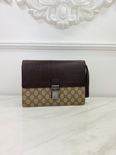 GUCCI GG SUPREME CLUTCH