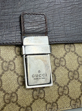 GUCCI GG SUPREME CLUTCH