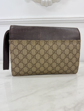 GUCCI GG SUPREME CLUTCH
