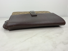 GUCCI GG SUPREME CLUTCH