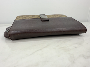 GUCCI GG SUPREME CLUTCH