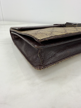GUCCI GG SUPREME CLUTCH