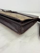 GUCCI GG SUPREME CLUTCH