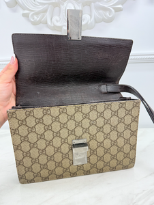 GUCCI GG SUPREME CLUTCH