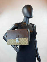 GUCCI GG SUPREME CLUTCH