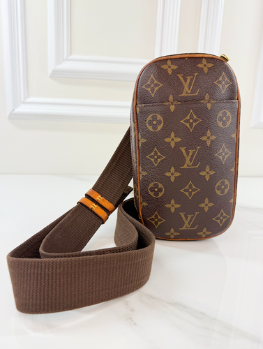 LOUIS VUITTON POCHETTE GANGE BUM BAG