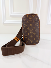 LOUIS VUITTON POCHETTE GANGE BUM BAG