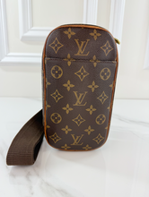 LOUIS VUITTON POCHETTE GANGE BUM BAG