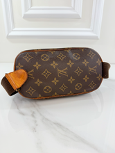 LOUIS VUITTON POCHETTE GANGE BUM BAG