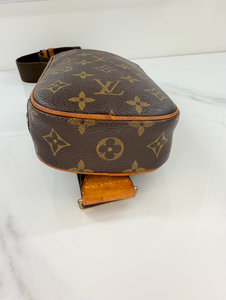 LOUIS VUITTON POCHETTE GANGE BUM BAG