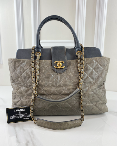 CHANEL STINGRAY LARGE BINDI CC TOTE GLAZED CALFSKIN