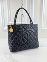CHANEL MEDALLION CAVIAR TOTE BLACK - GOLD