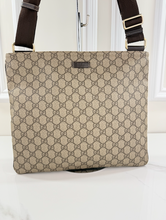 GUCCI GG SUPREME FLAT MESSENGER BAG
