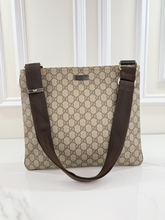 GUCCI GG SUPREME FLAT MESSENGER BAG