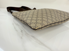 GUCCI GG SUPREME FLAT MESSENGER BAG