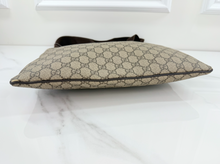 GUCCI GG SUPREME FLAT MESSENGER BAG