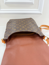 LOUIS VUITTON MUSETTE GM CROSSBODY