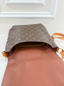 LOUIS VUITTON MUSETTE GM CROSSBODY