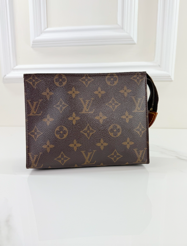 LOUIS VUITTON TOILETRY POUCH 19