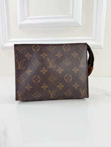 LOUIS VUITTON TOILETRY POUCH 19