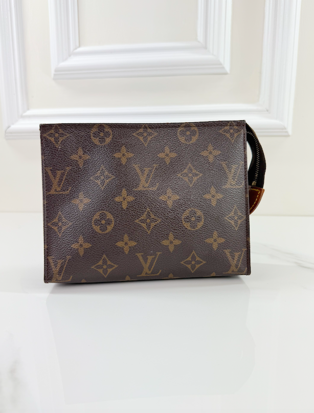 LOUIS VUITTON TOILETRY POUCH 19